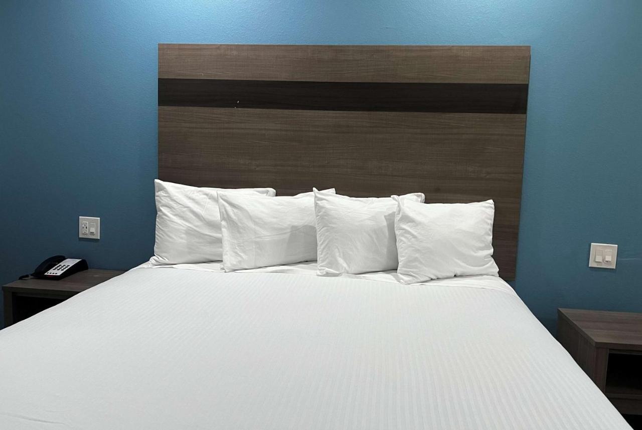Baymont By Wyndham Freeport Texas Hotel Ngoại thất bức ảnh