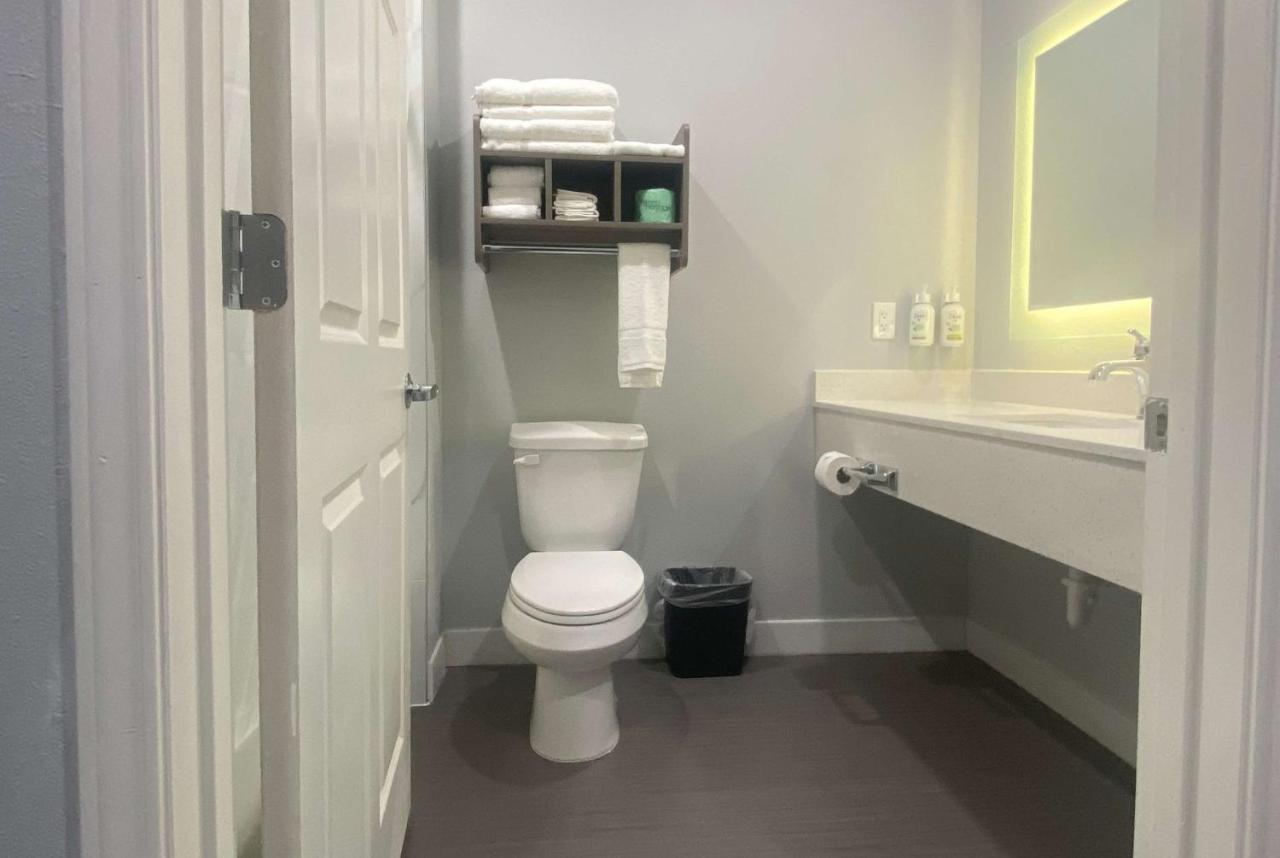 Baymont By Wyndham Freeport Texas Hotel Ngoại thất bức ảnh