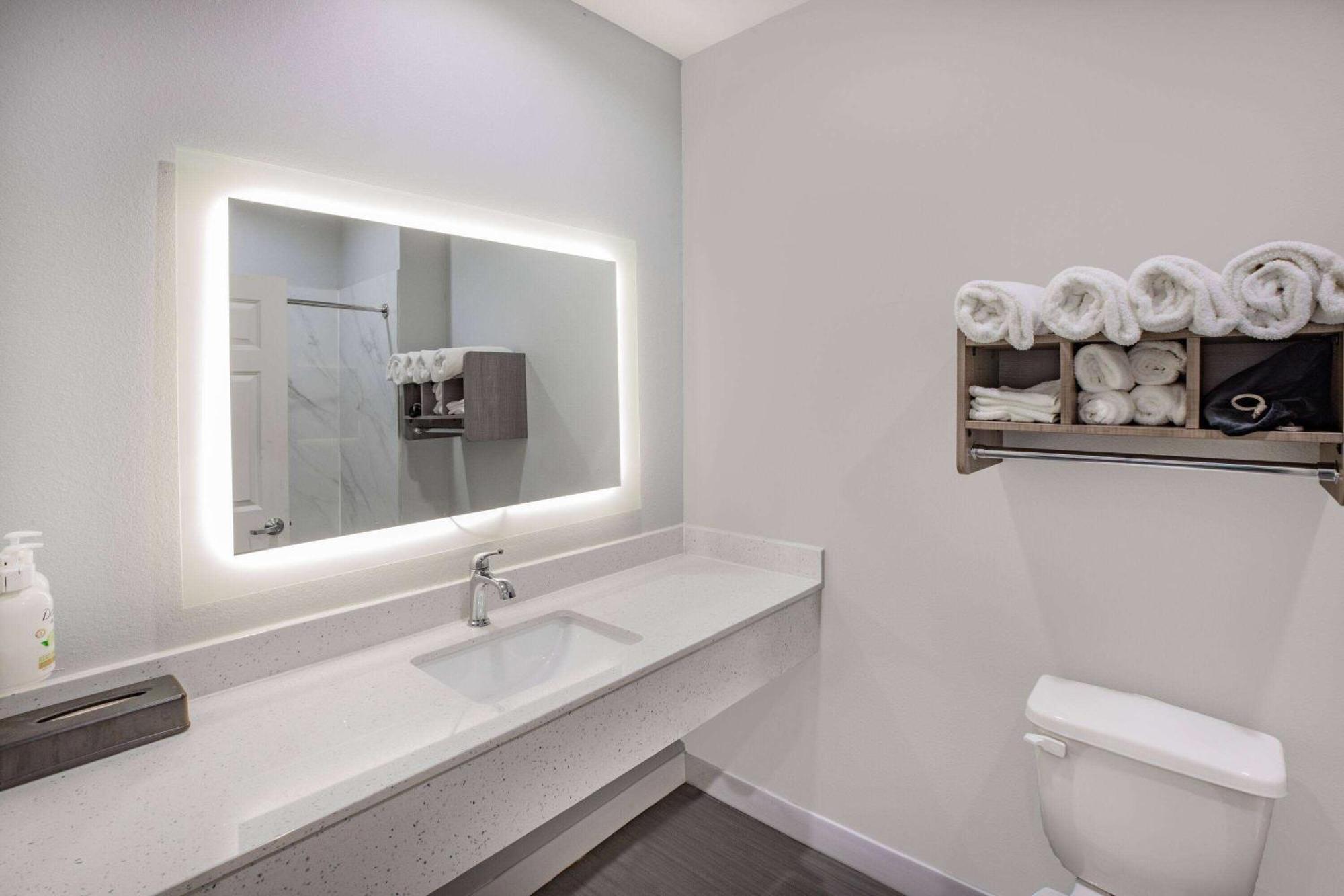 Baymont By Wyndham Freeport Texas Hotel Ngoại thất bức ảnh