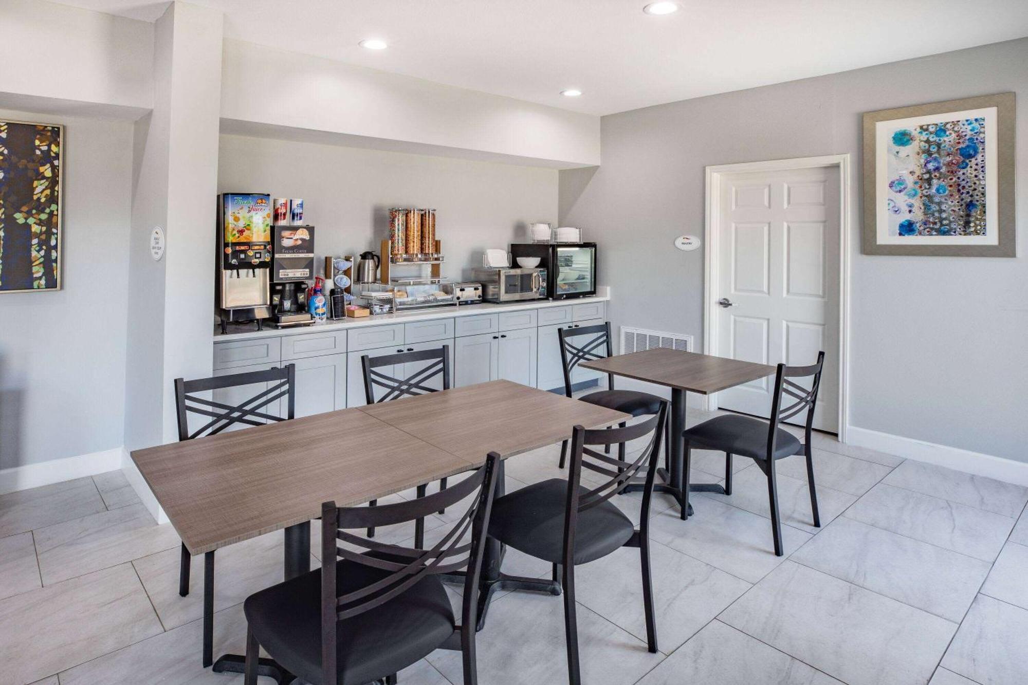 Baymont By Wyndham Freeport Texas Hotel Ngoại thất bức ảnh